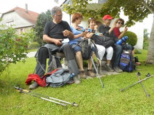 Pause devant la chapelle  