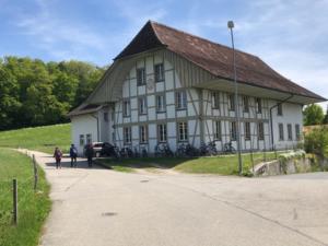 jolie école (?) .
