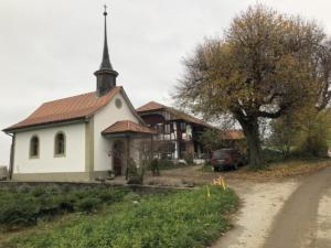 et Selgiswil et sa chapelle.