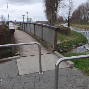 et le pont sur la Lambaz en arrivant à Granges le long de la Broye.