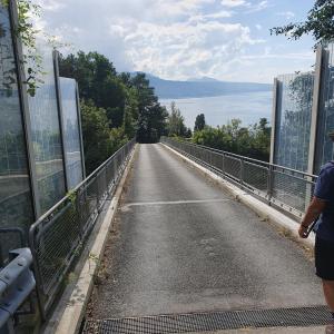 Le pont sur l'autoroute à Lignières