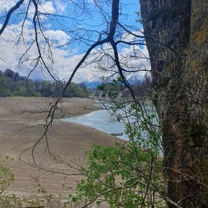 Départ en passant le long du lac côté Corbières