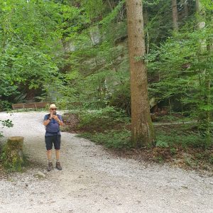 vers la grotte de Plasselb.