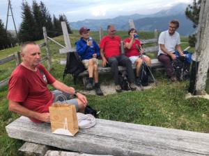 Pause bien méritée au Schatters-Schwyberg. Avec fourmis svp!