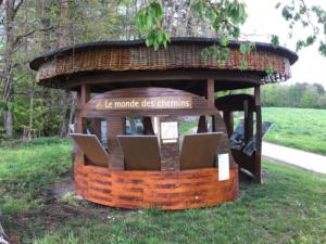 Vers Beauregard,, kiosk du sentier des blés