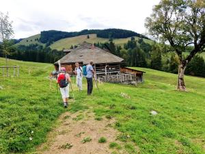 Tournée à la buvette des Mongerons.