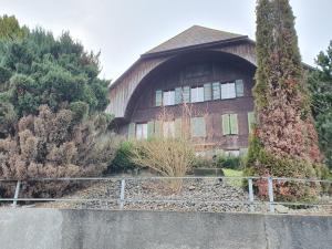 ses maisons bernoises.
