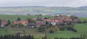 Stationnement près de l'église de Siviriez et voici déjà Brenles.