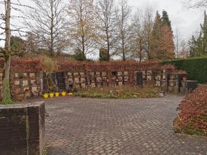 son cimetière!