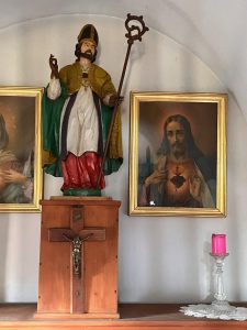 sans oublier la sainte vierge ...