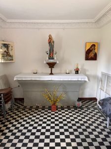 Un petit Je vous salut à la chapelle du bois de la Faye.