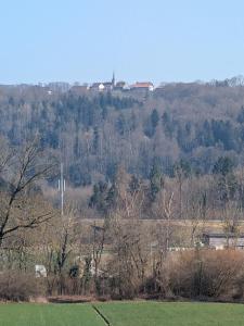 Encore loin, le clocher de Torny-le-Petit