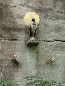 la sainte vierge de la carrière