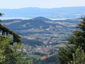 avec vue vers le lac Léman.