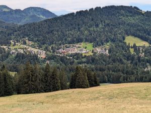 La Frasse et vue sur les Paccots et Corbetta